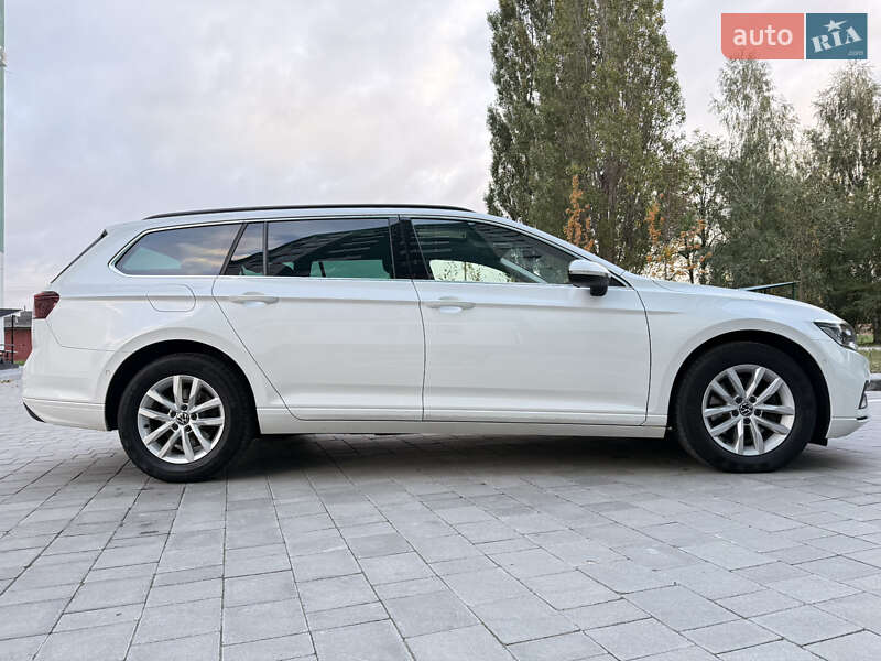 Универсал Volkswagen Passat 2022 в Вараше
