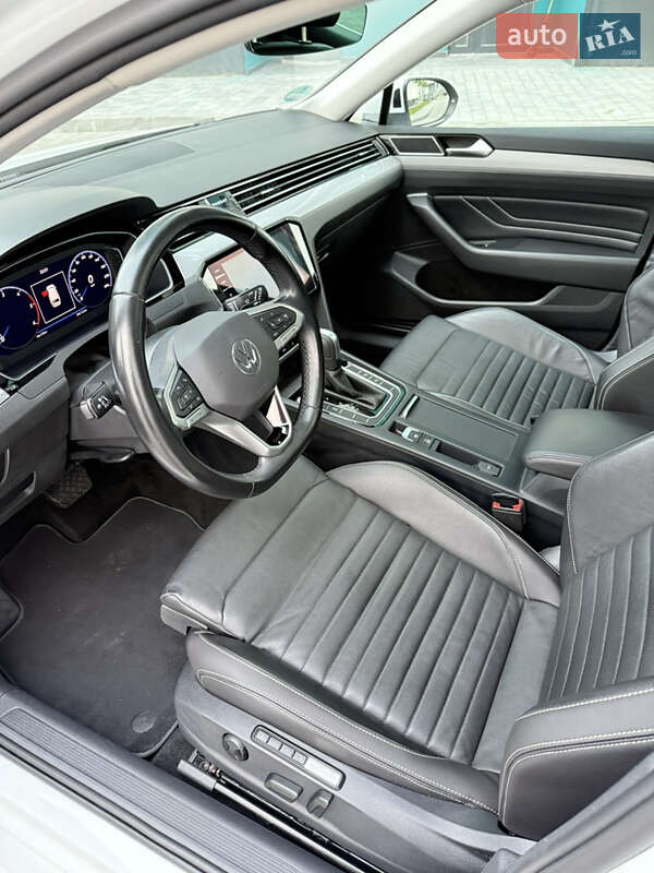 Универсал Volkswagen Passat 2022 в Вараше