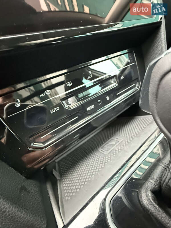 Универсал Volkswagen Passat 2022 в Вараше