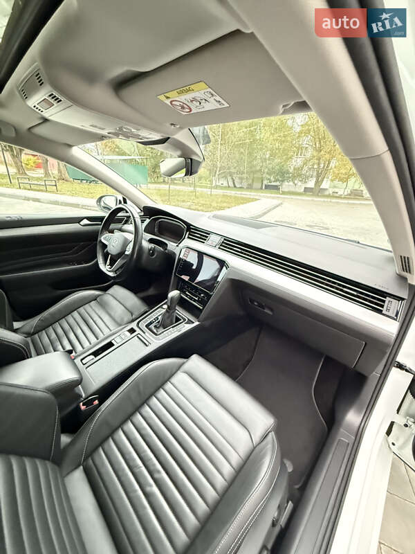 Универсал Volkswagen Passat 2022 в Вараше
