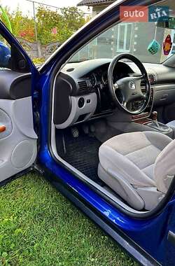 Седан Volkswagen Passat 2001 в Черновцах