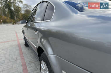 Седан Volkswagen Passat 2004 в 