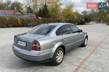 Седан Volkswagen Passat 2004 в 