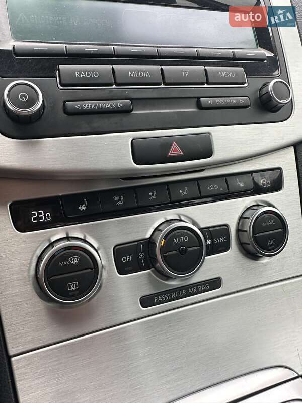 Універсал Volkswagen Passat 2013 в Білогородці