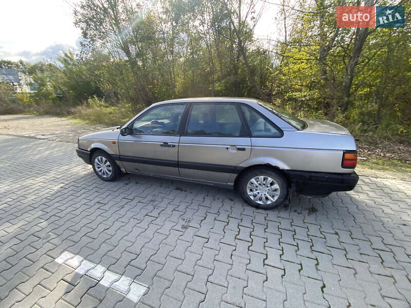 Седан Volkswagen Passat 1989 в Черновцах