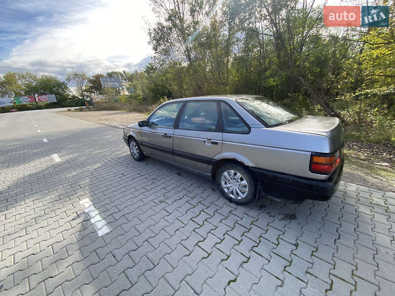 Седан Volkswagen Passat 1989 в Черновцах