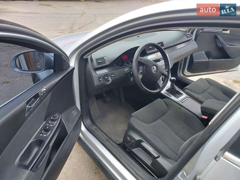 Седан Volkswagen Passat 2005 в Кременчуге