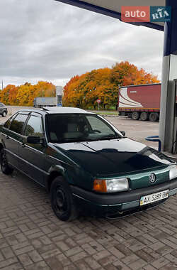 Седан Volkswagen Passat 1988 в Городні