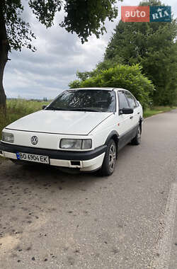 Седан Volkswagen Passat 1988 в Львові