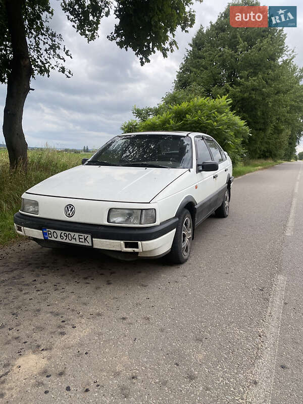 Седан Volkswagen Passat 1988 в Львове
