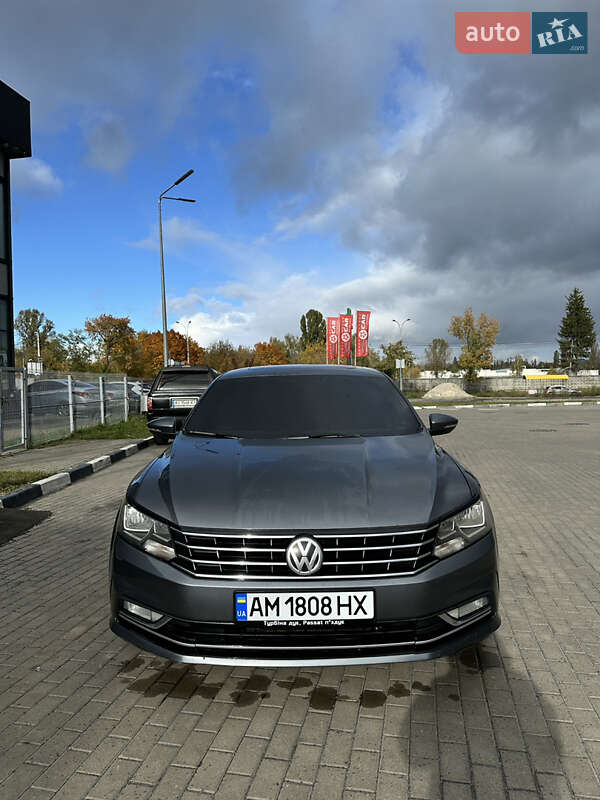 Седан Volkswagen Passat 2015 в Киеве