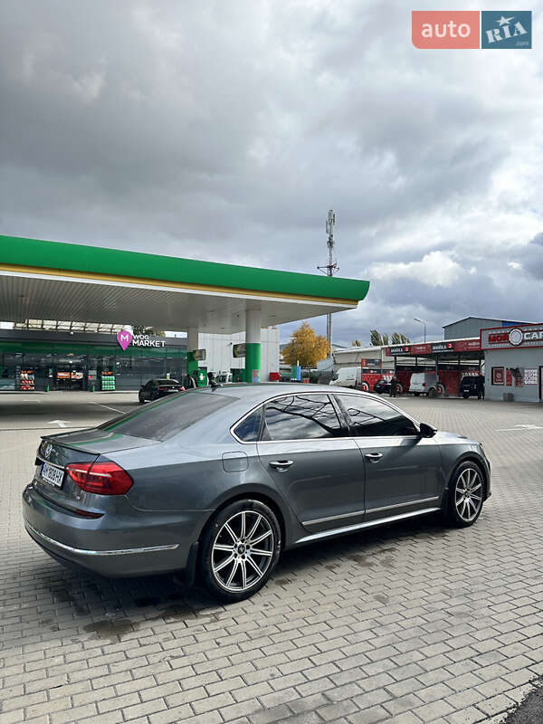 Седан Volkswagen Passat 2015 в Киеве