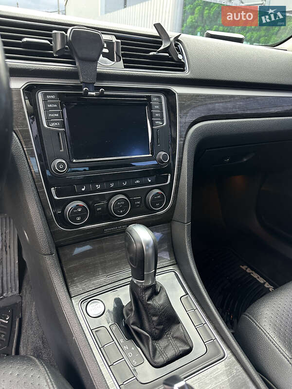 Седан Volkswagen Passat 2015 в Киеве