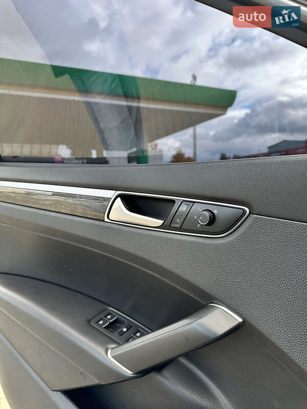 Седан Volkswagen Passat 2015 в Киеве
