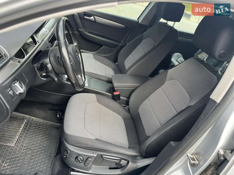 Универсал Volkswagen Passat 2011 в Дрогобыче