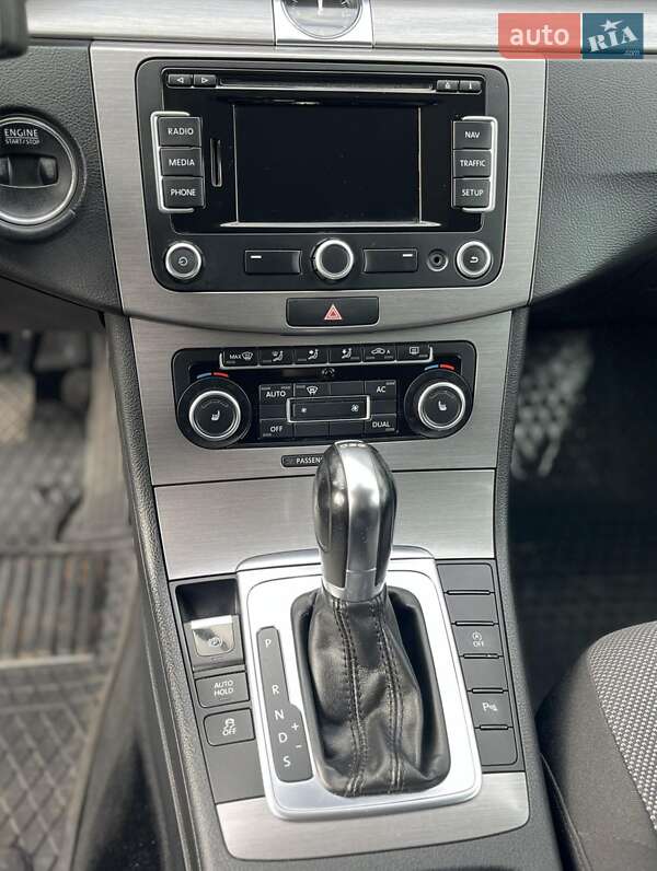 Универсал Volkswagen Passat 2011 в Дрогобыче