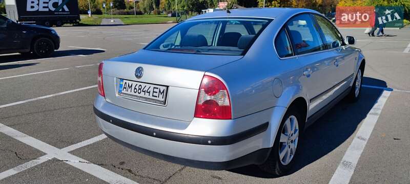 Седан Volkswagen Passat 2002 в Киеве
