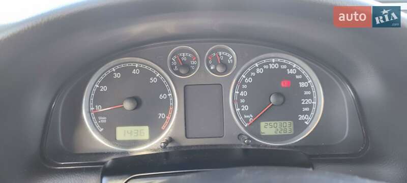 Седан Volkswagen Passat 2002 в Киеве