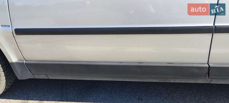 Седан Volkswagen Passat 2002 в Киеве