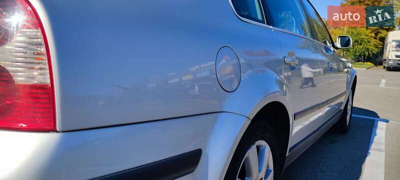 Седан Volkswagen Passat 2002 в Киеве