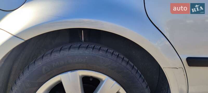 Седан Volkswagen Passat 2002 в Киеве