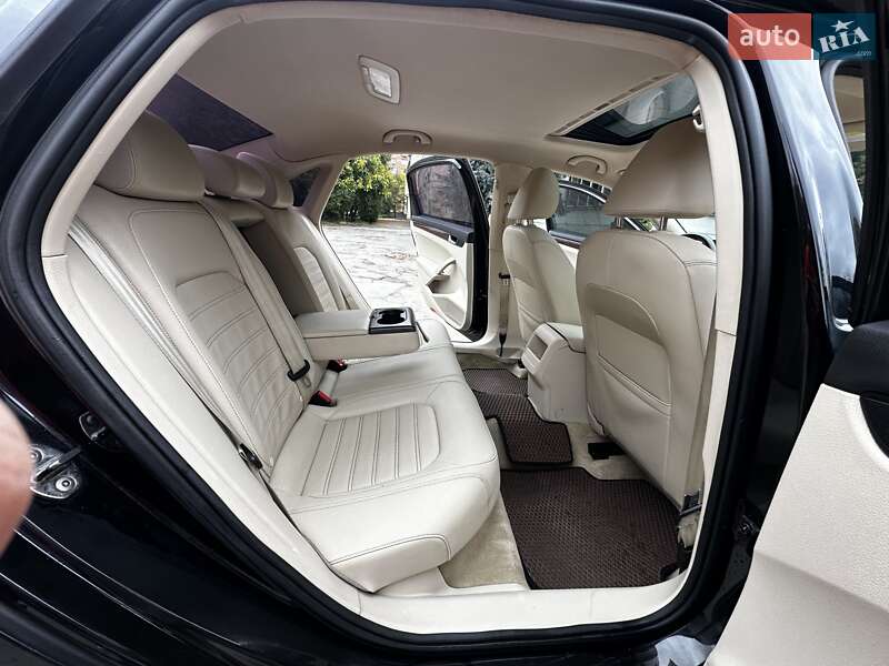 Седан Volkswagen Passat 2011 в Киеве