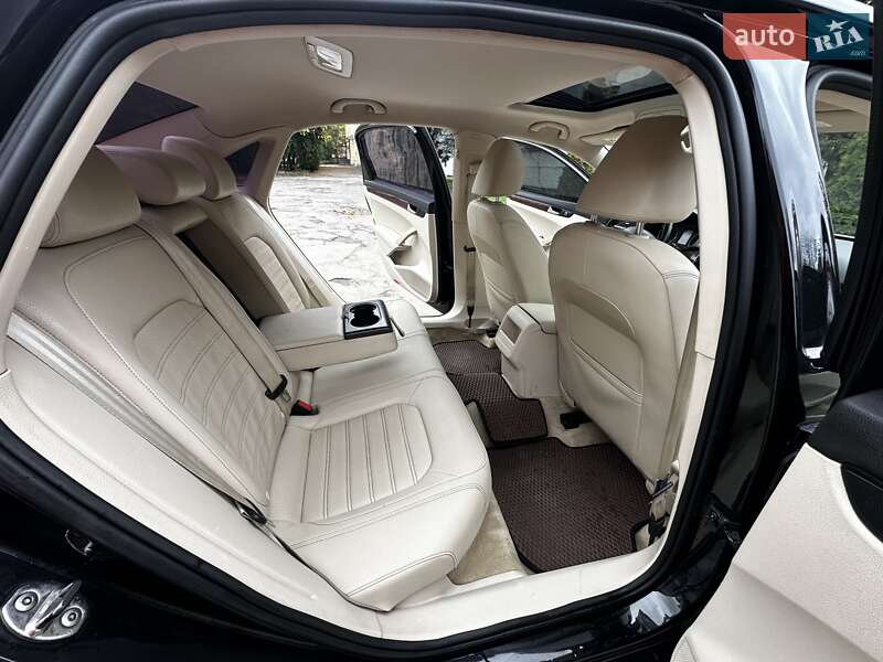 Седан Volkswagen Passat 2011 в Киеве