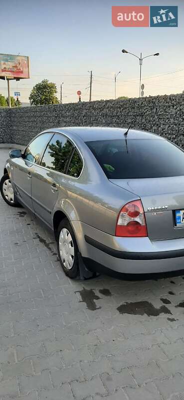 Седан Volkswagen Passat 2002 в Житомире