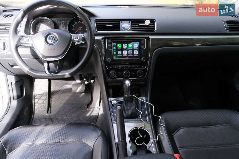 Седан Volkswagen Passat 2016 в Луцьку