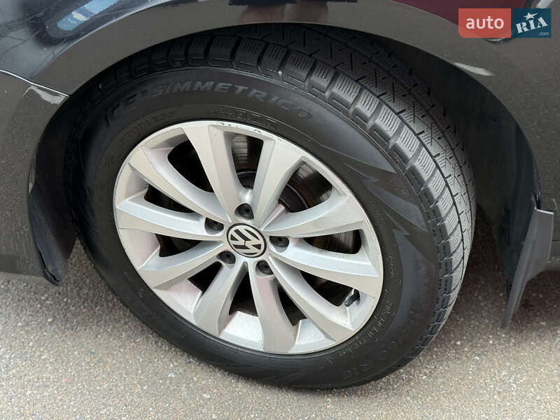 Универсал Volkswagen Passat 2014 в Киеве