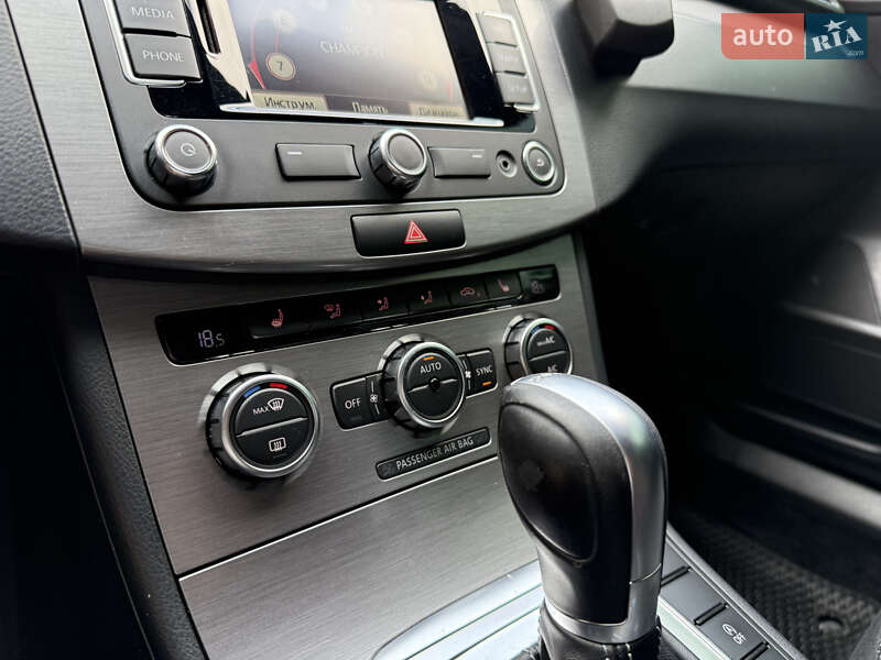 Универсал Volkswagen Passat 2014 в Киеве