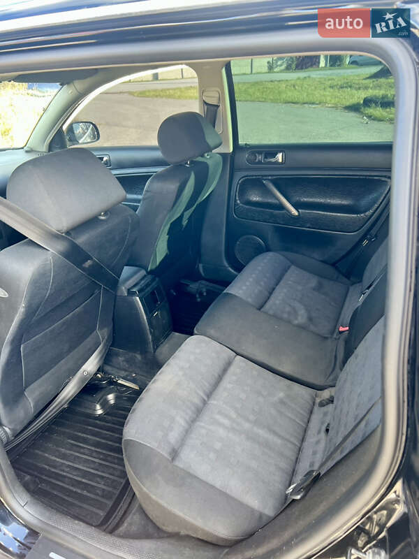 Универсал Volkswagen Passat 2003 в Звягеле