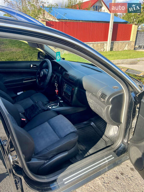 Универсал Volkswagen Passat 2003 в Звягеле