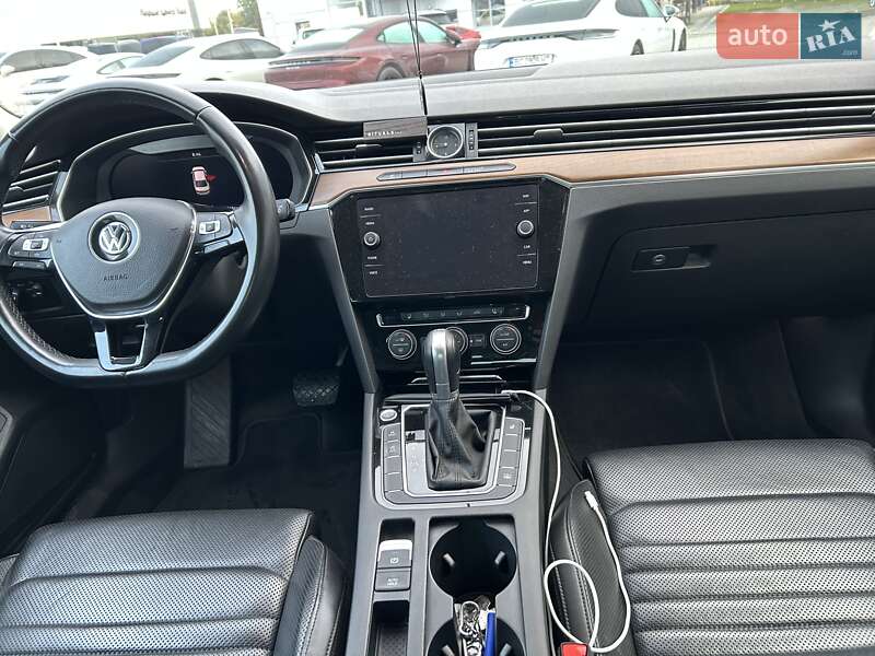 Седан Volkswagen Passat 2018 в Львове