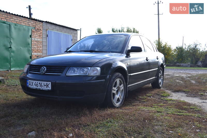 Седан Volkswagen Passat 2000 в Чутове