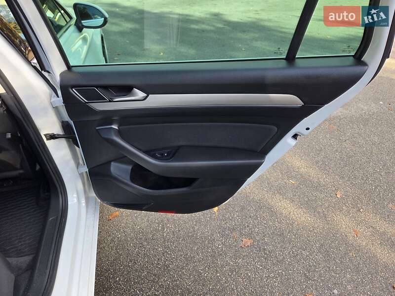 Универсал Volkswagen Passat 2016 в Буче