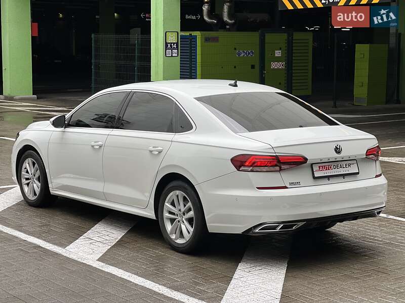 Седан Volkswagen Passat 2020 в Киеве