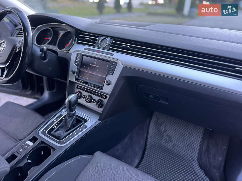 Універсал Volkswagen Passat 2015 в Тернополі