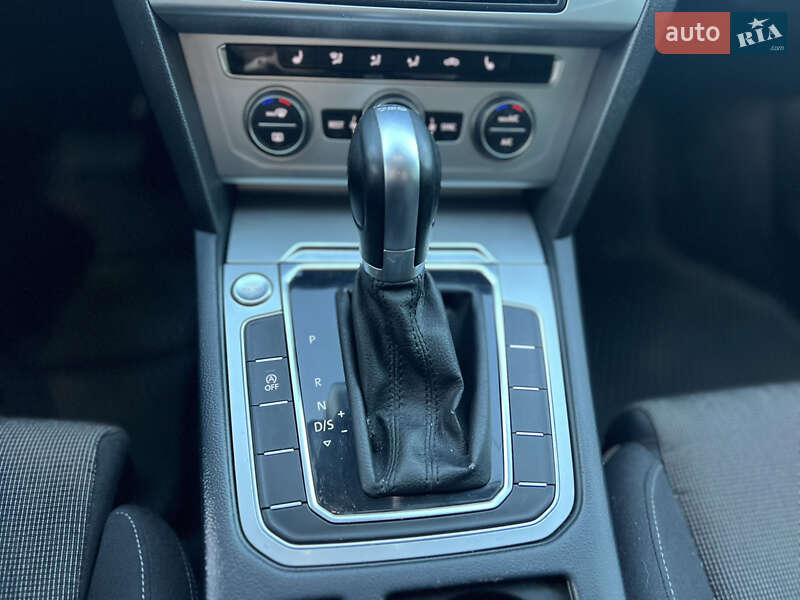 Універсал Volkswagen Passat 2015 в Тернополі