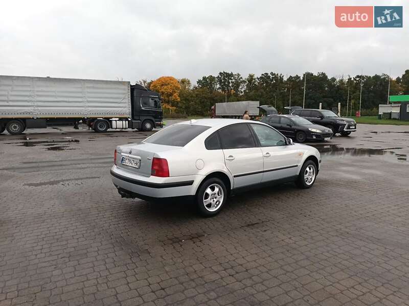 Седан Volkswagen Passat 1998 в Бродах