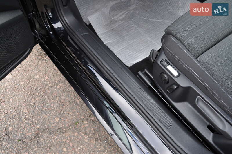 Универсал Volkswagen Passat 2022 в Киеве