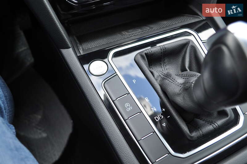 Универсал Volkswagen Passat 2022 в Киеве