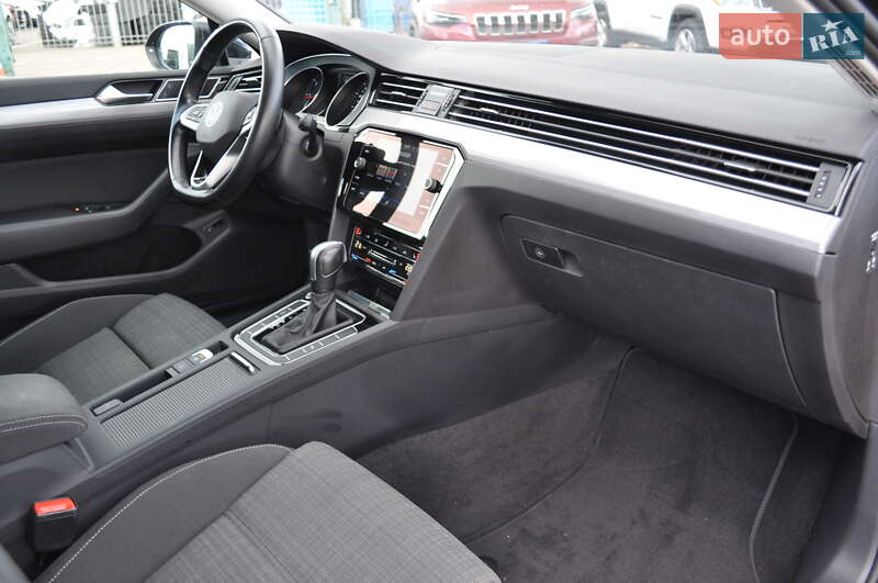 Универсал Volkswagen Passat 2022 в Киеве