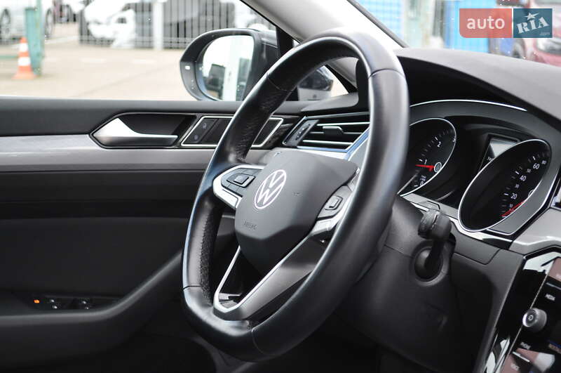 Универсал Volkswagen Passat 2022 в Киеве