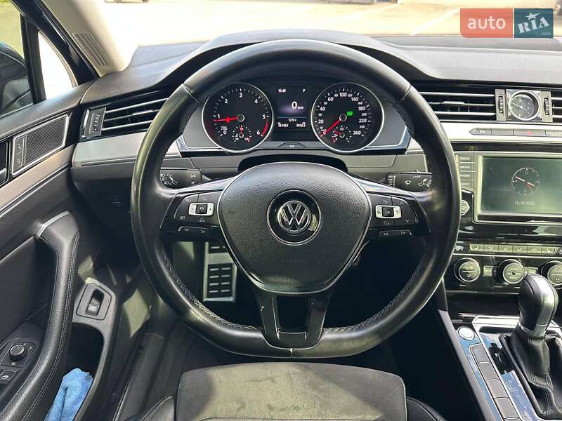 Седан Volkswagen Passat 2017 в Одессе
