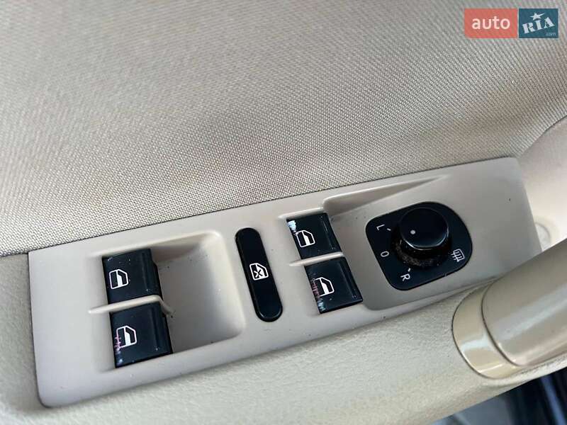 Універсал Volkswagen Passat 2011 в Львові фото 16 Універсал Volkswagen Passat 2011 в Львові