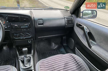 Универсал Volkswagen Passat 1995 в 