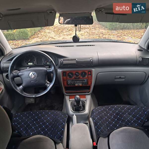 Седан Volkswagen Passat 1999 в Городке