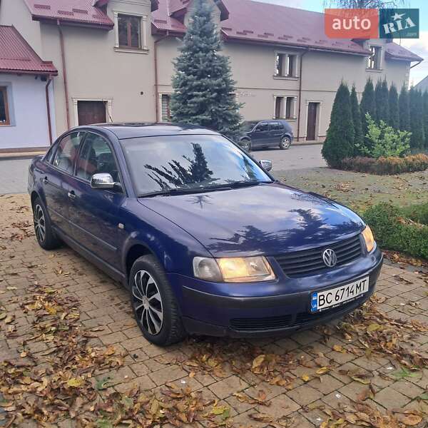 Седан Volkswagen Passat 1999 в Городке