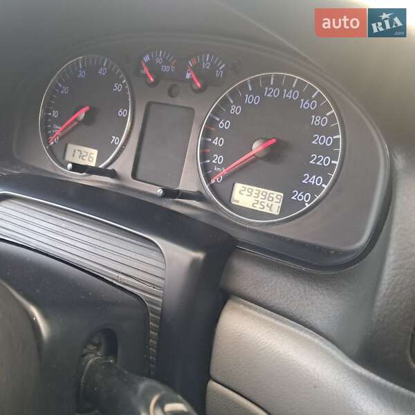 Седан Volkswagen Passat 1999 в Городке